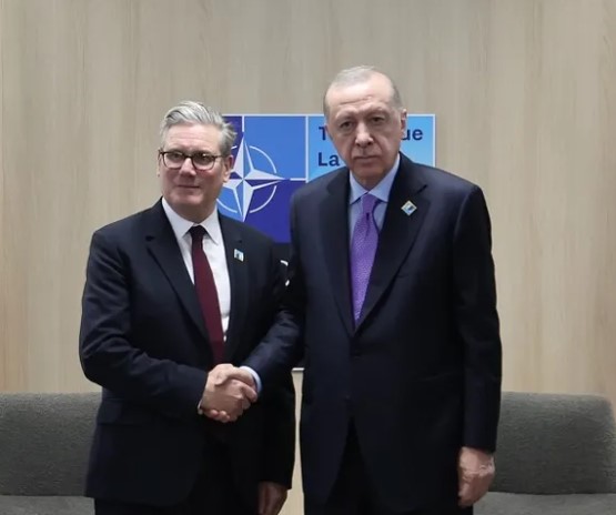 Cumhurbaşkanı Erdoğan, NATO Zirvesi için bulunduğu Lahey’de İngiltere Başbakanı Keir