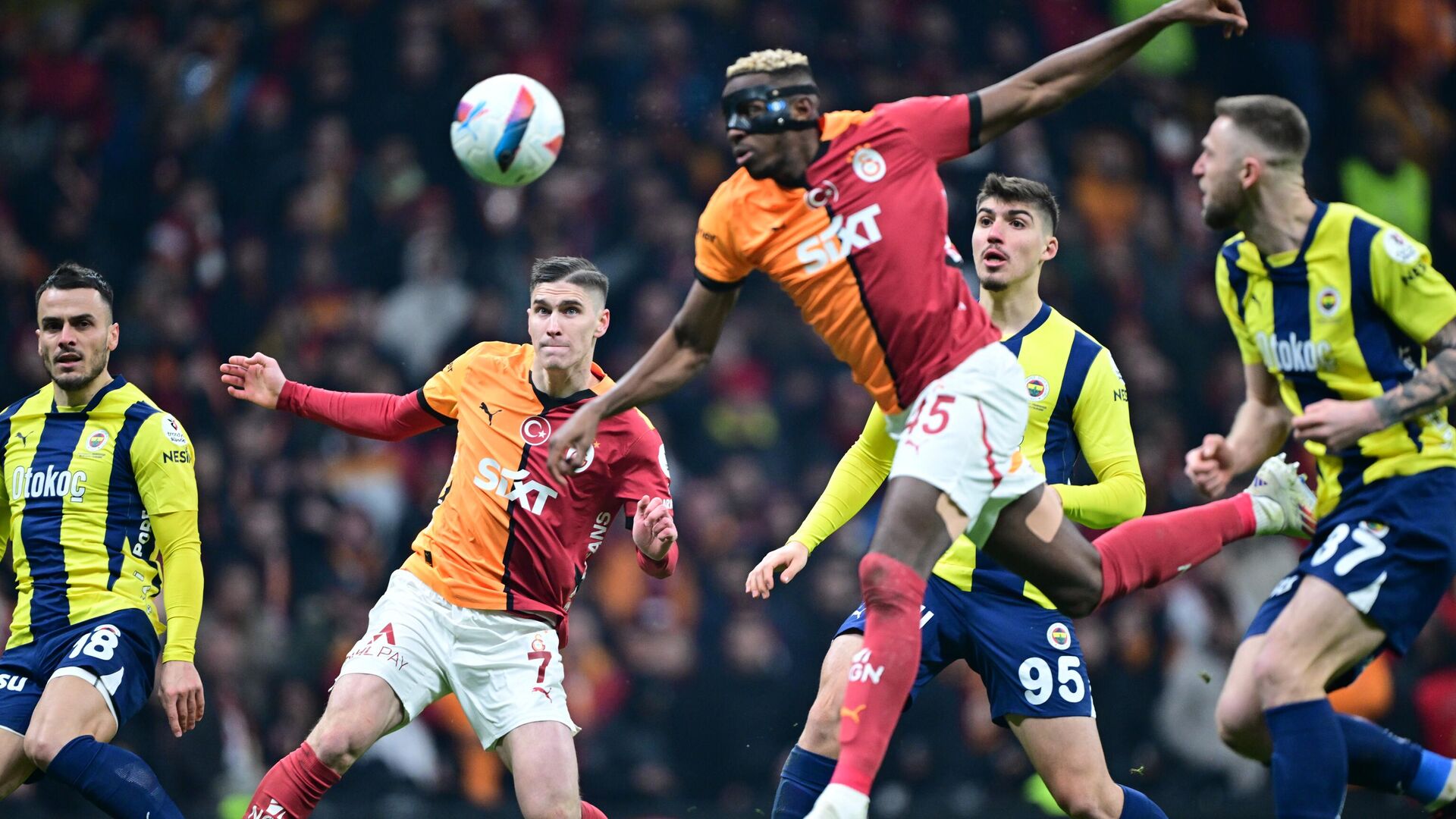Galatasaray ve Fenerbahçe, 2025-2026 sezonu hazırlıklarına başladı. Galatasaray, Avusturya kampında