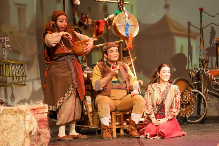 gaziantep-sehir-tiyatrosuna-yilin-tiyatro-ekibi-onuru