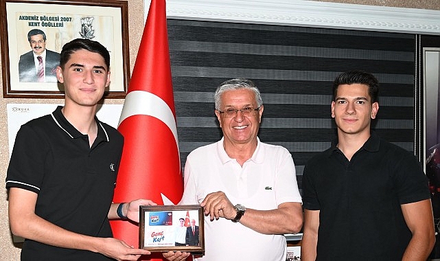 Kemer Belediyesi Gençlik Meclisi Başkanı Mehmet Yalın Erdal ve Gençlik
