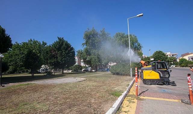 Güzelbahçe Belediyesi Temizlik İşleri Müdürlüğü Ekipleri, yaz aylarının başlamasıyla artış