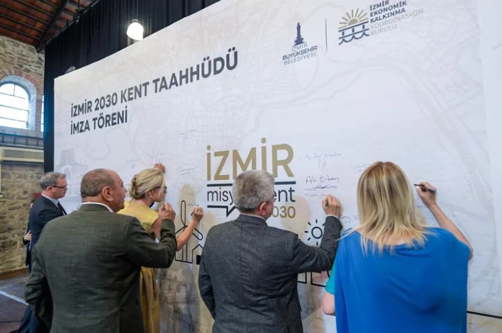 İzmir Büyükşehir Belediye Başkanı Dr. Cemil Tugay başta olmak üzere;