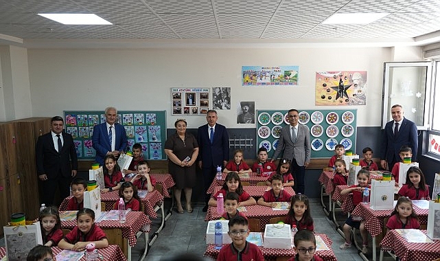 2024-2025 eğitim-öğretim yılının sona ermesiyle birlikte İzmir genelinde karne heyecanı