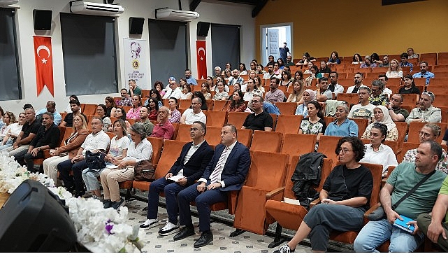 İzmir Atatürk Lisesi ev sahipliğinde, “Yapay Zekânın Temelleri” eğitimi, gerçekleştirildi.