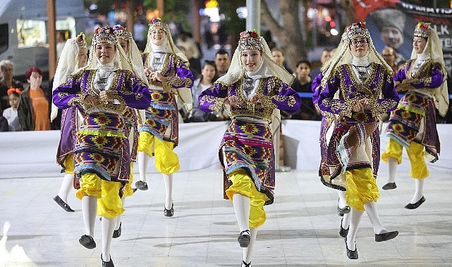 Karabağlar Belediyesi'nin 19 Mayıs Atatürk'ü Anma, Gençlik ve Spor Bayramı