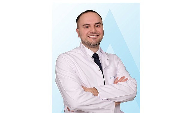 Kıyafetin bel kısmı tam oturuyor ama göbek bölgesi sarkıyor mu?