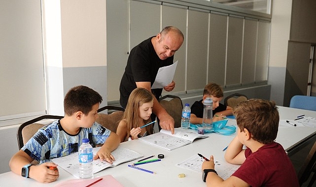 Karşıyaka Belediyesi, 2025-2026 eğitim öğretim yılı öncesinde çocuklara hem eğlenceli hem de