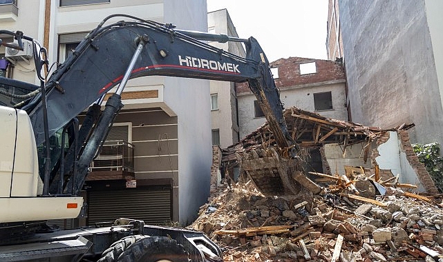 Karşıyaka Belediyesi, halkın can ve mal güvenliği için tehdit oluşturan