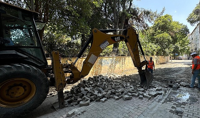 Bakırköy’de yol yenileme çalışmaları hız kesmeden devam ediyor. Bakırköy Belediyesi,