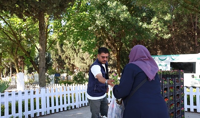 Kartepe Belediyesi Park ve Bahçeler Müdürlüğü ekipleri, Kurban Bayramı öncesinde
