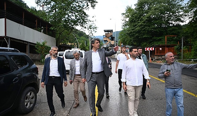 Kartepe Belediyesi Fen İşleri Müdürlüğü ekipleri, ilçenin ulaşım altyapısını güçlendirme
