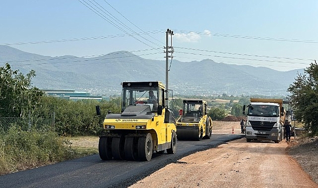 Kartepe Belediyesi Fen İşleri Müdürlüğü ekipleri, ilçede yol konforunu artırmaya