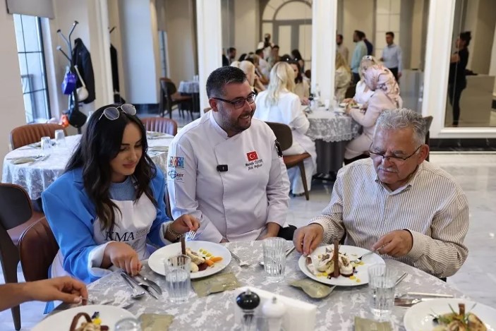 Kayseri Büyükşehir Belediye Başkanı Dr. Memduh Büyükkılıç, eşi Dr. Necmiye