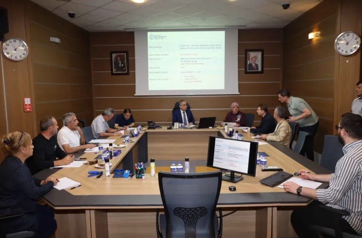 Kocaeli Büyükşehir Belediyesi Encümeni, Genel Sekreter Dr. Hayri Baraçlı başkanlığında