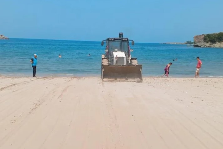 Kocaeli Büyükşehir Belediyesi, yeni sezon öncesi Mavi Bayraklı plajlardaki temizlik