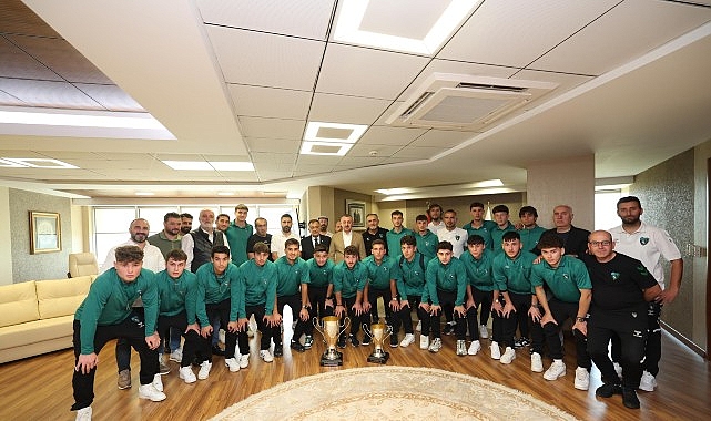 Kocaelispor’da ağabeylerinin izinden giderek Bölgesel Gelişim Ligi Türkiye Şampiyonu olan