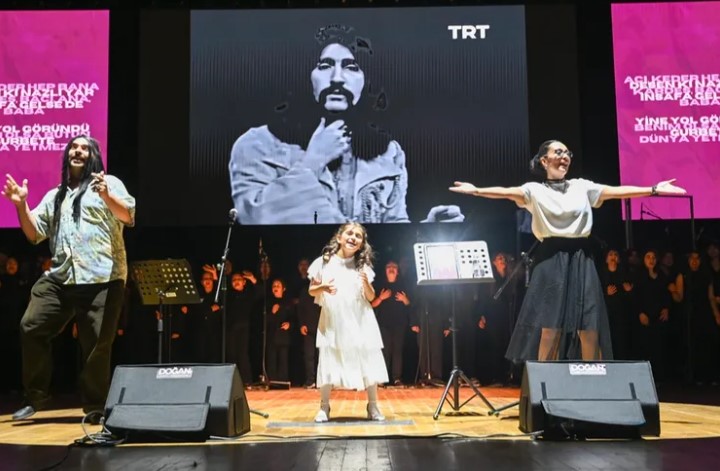 Konya Selçuklu Sanat Akademisi Çocuk Korosu, Barış Manço'nun efsanevi şarkılarıyla