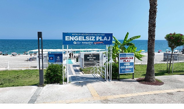 Antalya Büyükşehir Belediyesi’nin engelli bireyleri denizle buluşturan Engelsiz Plajı’nın bu