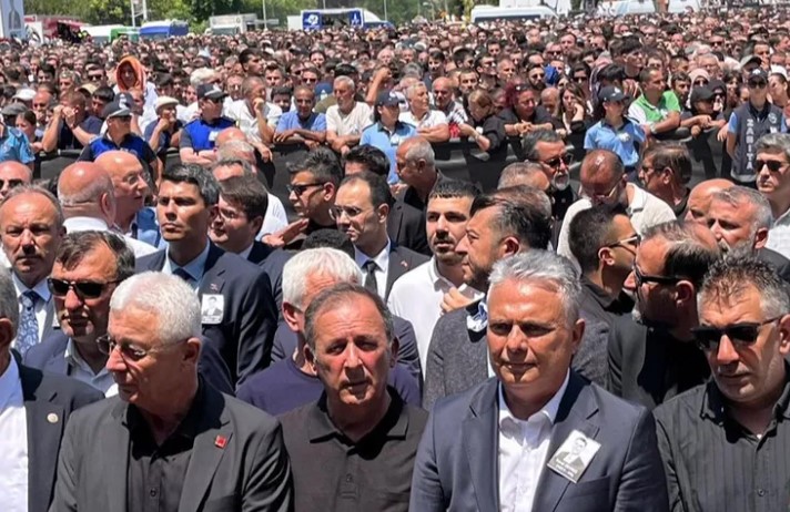 Antalya Muratpaşa Belediye Başkanı Ümit Uysal, vefat eden Manisa Büyükşehir