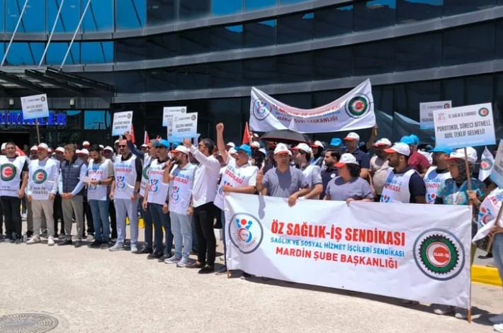 Mardin Eğitim ve Araştırma Hastanesi Başhekimlik girişi önünde gerçekleştirilen basın