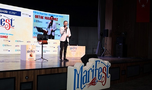 Büyükşehir Belediyesi’nin düzenlediği MARİFEST25’te sahne alan kum sanatçısı Veysel Çelikdemir’in