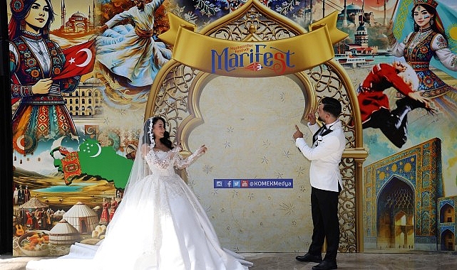 Büyükşehir Belediyesi’nin MARİFEST25 etkinliğinde herkesi şaşırtan bir an yaşandı. Düğün
