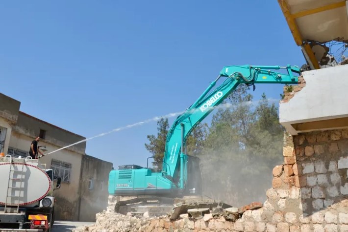 Mardin'de Midyat Belediyesi, kent estetiğini ve tarihi dokuyu tehdit eden kaçak