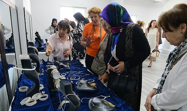 NİLSEM’in Ataevler Mahallesi’nde bulunan merkezinde eğitim alan kadınlar, yıl boyunca
