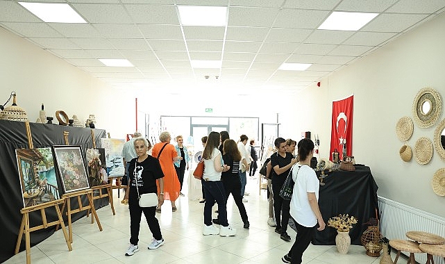 Nilüfer Belediyesi Beşevler Olgun Gençlik Merkezi’nde 14 branşta eğitim alan