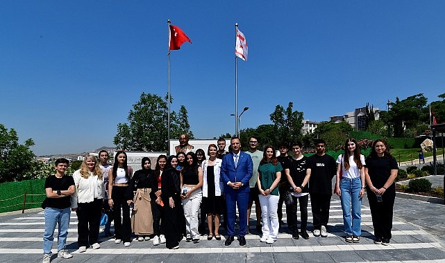 Bornova Belediye Başkanı Ömer Eşki, BELGEM’de eğitim alan 12. sınıf