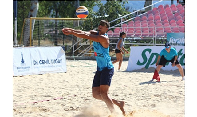 İzmir, bir kez daha uluslararası çapta bir plaj voleybolu şölenine