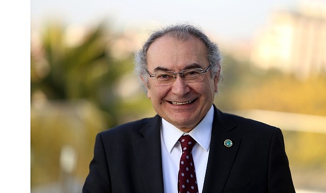 Üsküdar Üniversitesi Kurucu Rektörü, Psikiyatrist Prof. Dr. Nevzat Tarhan, sınav