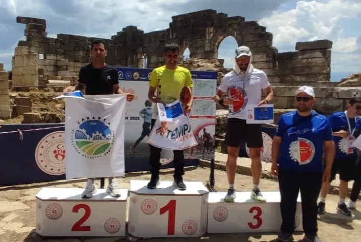 Sakarya Büyükşehir Belediyesi Spor Kulübü sporcuları, önemli şampiyonalarda başarılı performanslarıyla