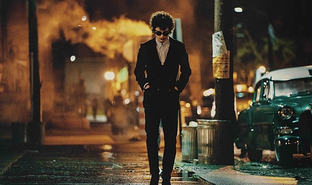 Dylan’ın 19 yaşındayken tek bir gitarıyla New York’a gelmesinin ardından