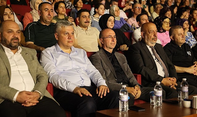 Selçuklu Belediyesi Sanat Akademisi Müzik Topluluğu bünyesinde eğitim alan Yetişkin
