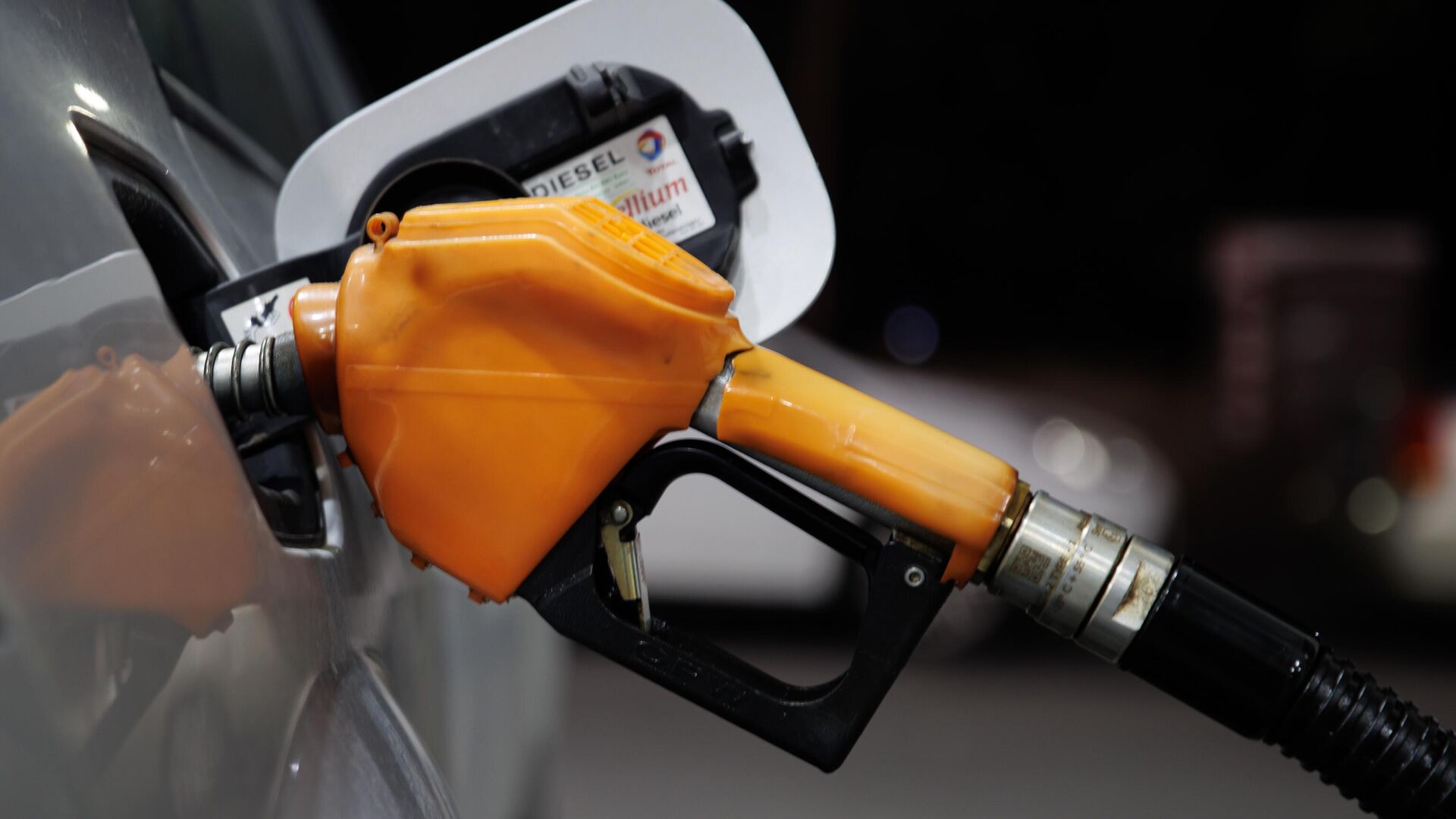 Akaryakıt ürünlerinden benzin ve motorine zam gelmesi bekleniyor.