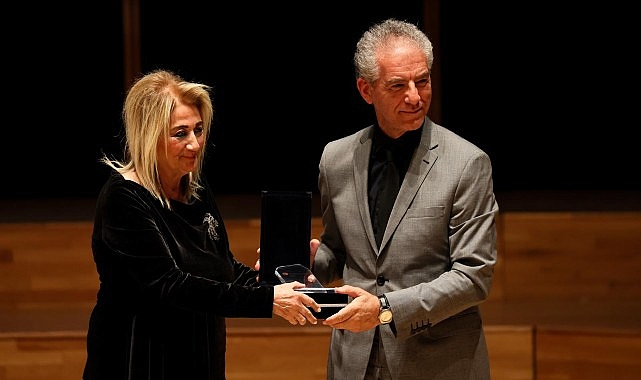 İzmir Kültür Sanat ve Eğitim Vakfı’nın (İKSEV); Eczacıbaşı Topluluğunun ana