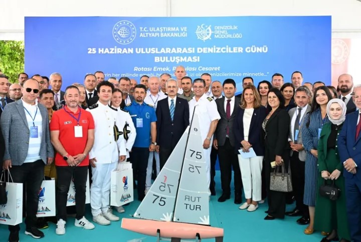 Ulaştırma ve Altyapı Bakanı Abdulkadir Uraloğlu, 25 Haziran Uluslararası Denizciler