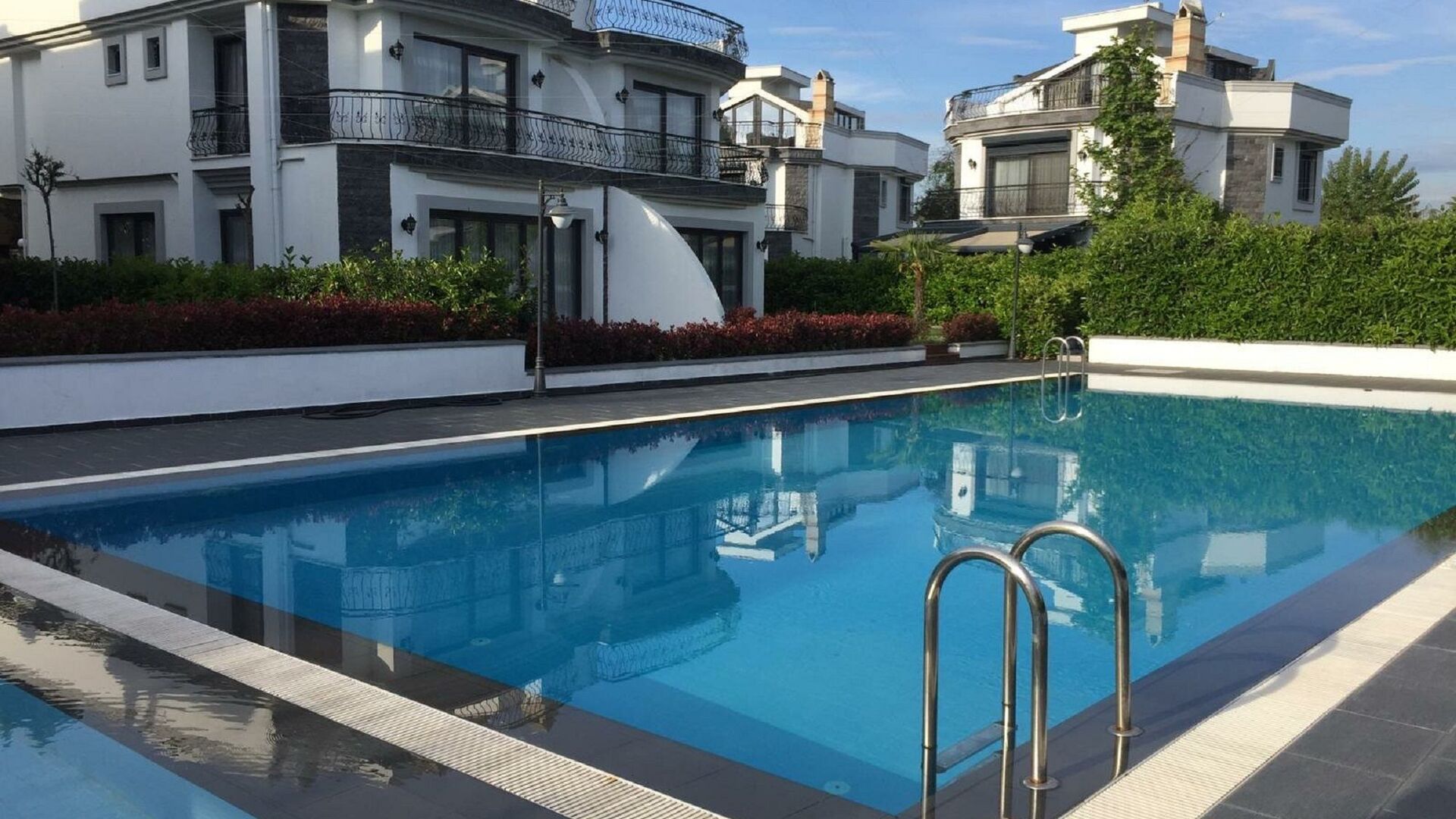 Yaz tatiliyle birlikte lüks villa kiraları da yükselişe geçti. Fethiye’de
