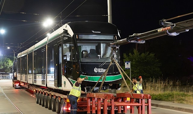 Kocaeli Büyükşehir Belediyesi’nin satın aldığı 10 tramvay aracından 7'ncisi geçtiğimiz