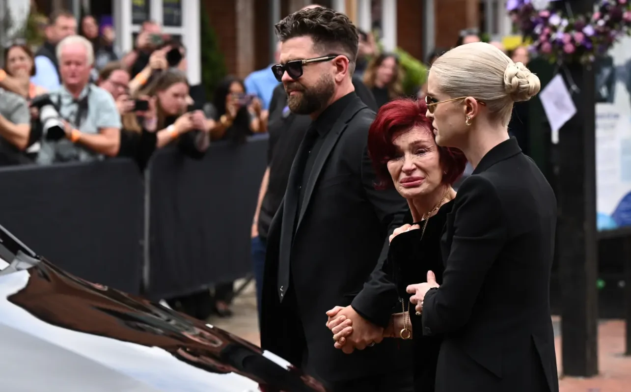 Sharon Osbourne ve üç çocuğu Aimee, Jack ve Kelly önceki