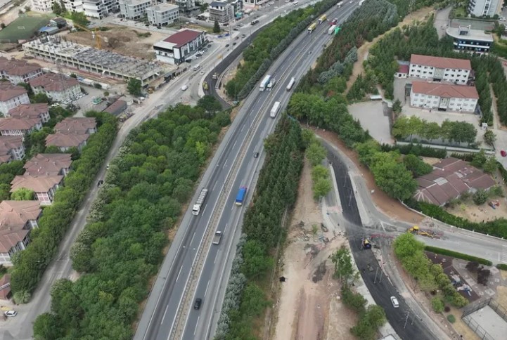Kocaeli Büyükşehir Belediyesi, son dönemde trafik yükü artan İzmit Alikahya’da