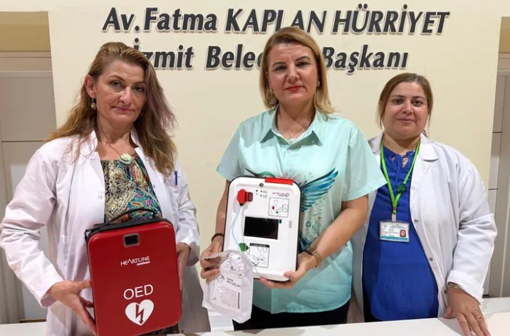 İzmit Belediyesi, ani kalp durmalarına karşı farkındalık oluşturmak ve etkili