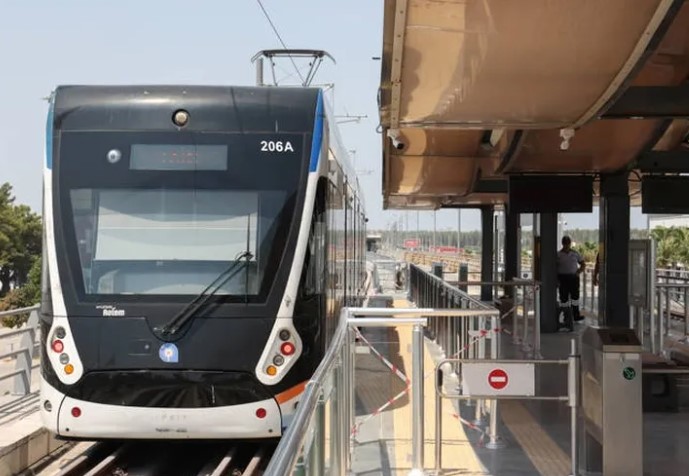 Antalya Büyükşehir Belediyesi, havalimanına gidecek yolcuların tramvay aracılığıyla daha kolay