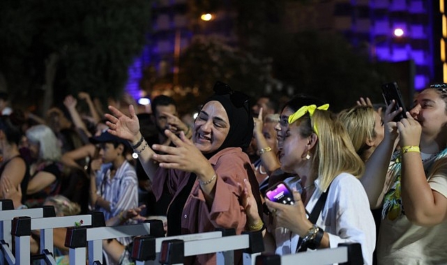 Aydın Büyükşehir Belediyesi’nin kentin dört bir yanına taşıdığı kültür ve