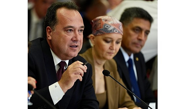 Manisa Büyükşehir Belediye Başkanı Besim Dutlulu, Şehzadeler ilçesinde mahalle muhtarlarıyla
