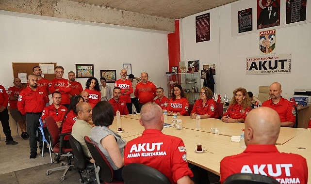 Karabağlar Belediye Başkanı Helil Kınay, Eskişehir’deki orman yangınında hayatını kaybeden AKUT