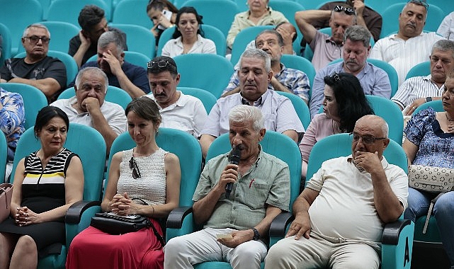 Konak Belediye Başkanı Nilüfer Çınarlı Mutlu, mahalle muhtarlarıyla bir araya