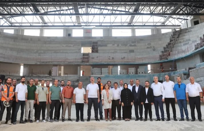 Büyükşehir Belediye Başkanı Fatma Şahin, FIBA standartlarına uygun olarak inşa