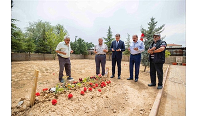 İzmir Büyükşehir Belediye Başkanı Dr. Cemil Tugay ile eşi Öznur